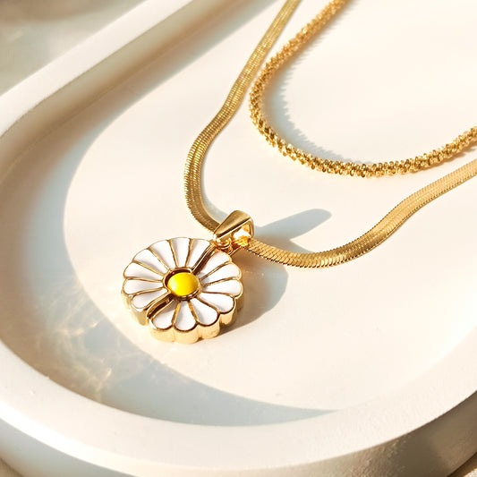 Radiant Reveal Daisy Necklace