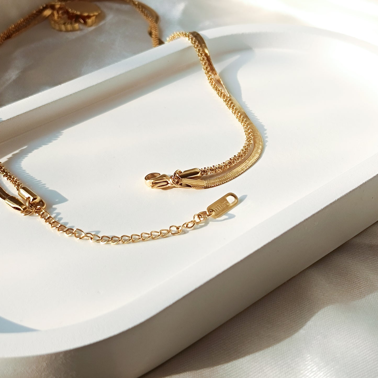 Radiant Reveal Daisy Necklace