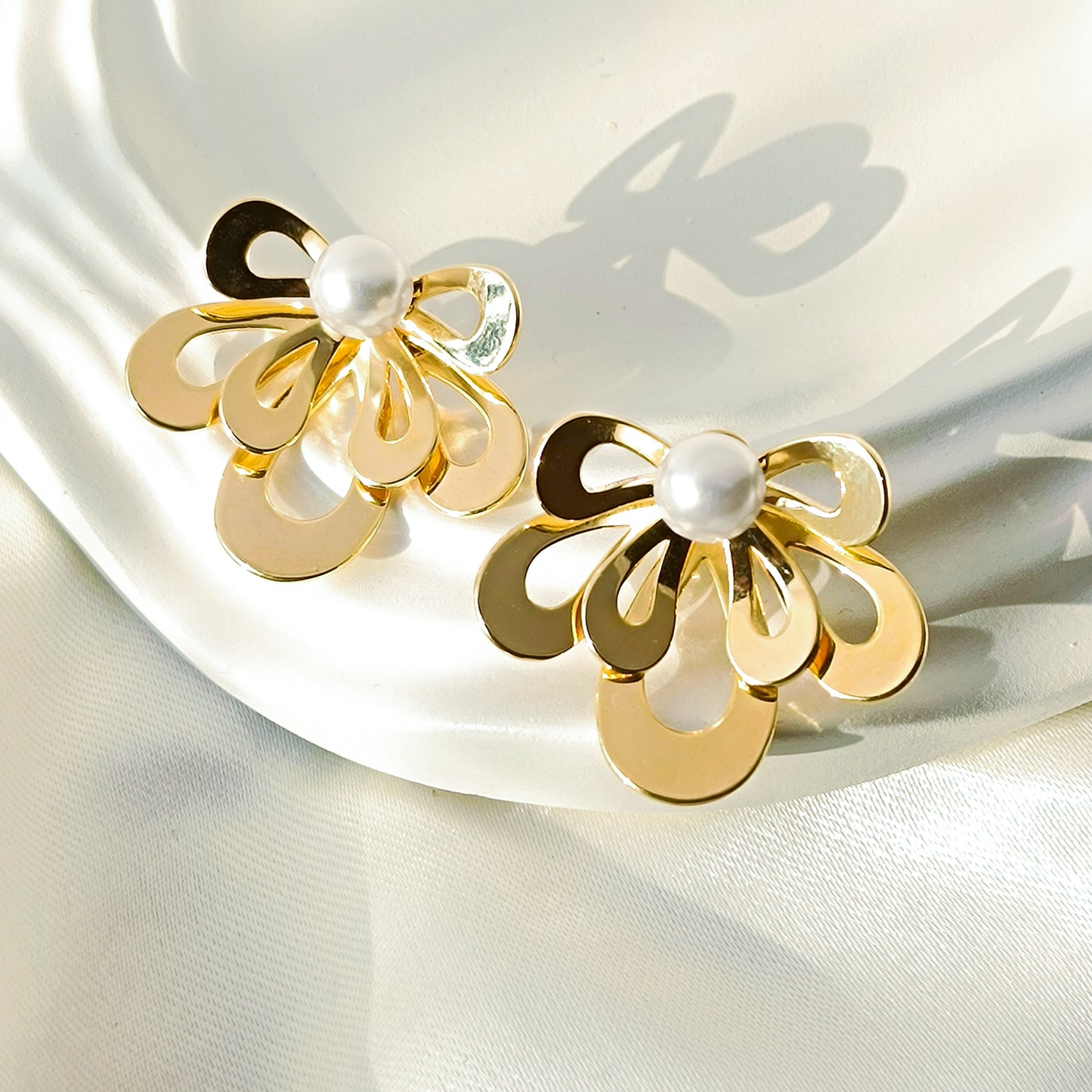 Pearl Ribbon Earrings