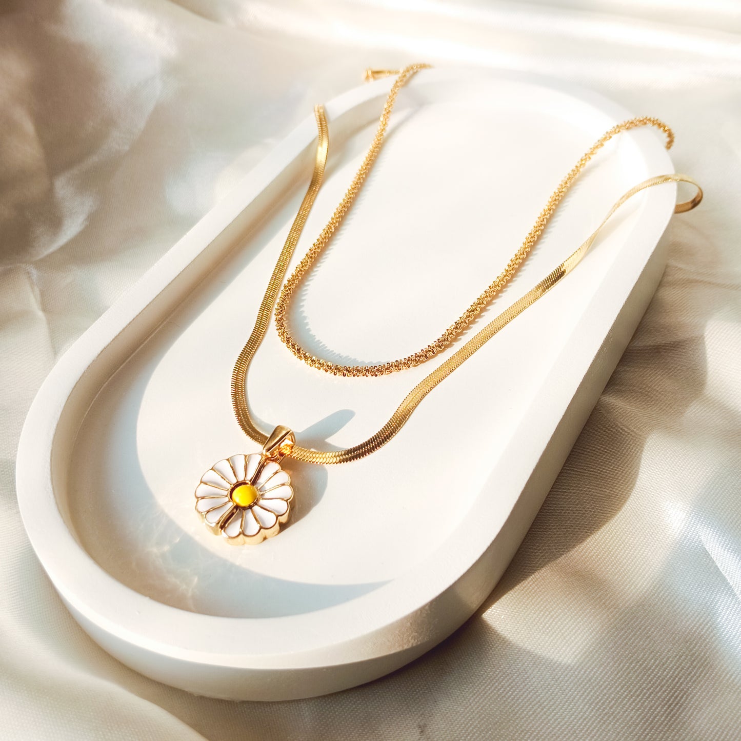 Radiant Reveal Daisy Necklace