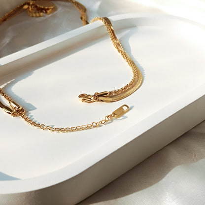 Radiant Reveal Daisy Necklace